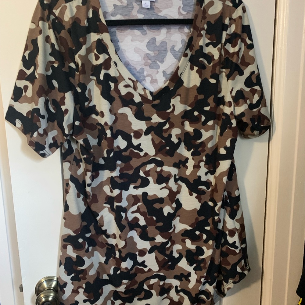 LuLaRoe Classic T Camo Lg